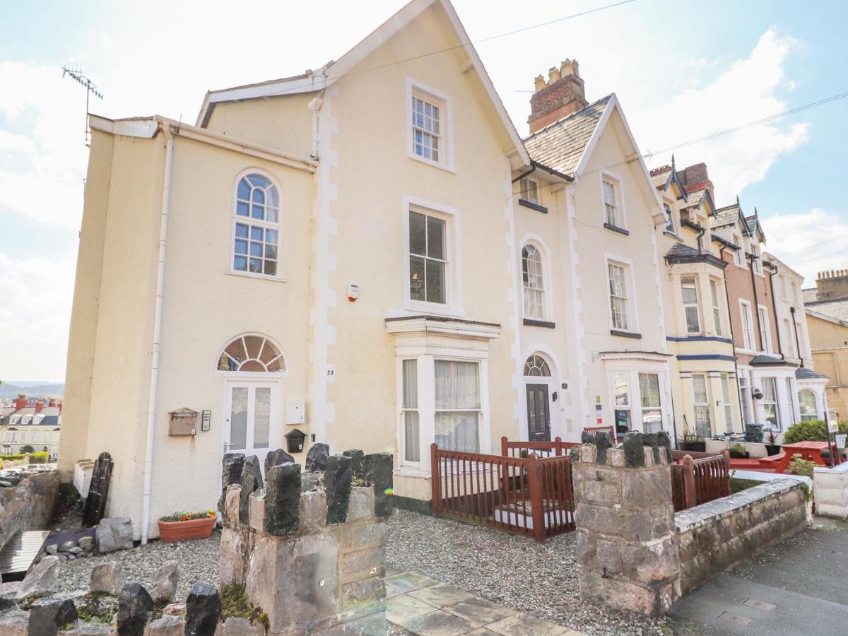 Tram View Apartment Llandudno Exterior photo